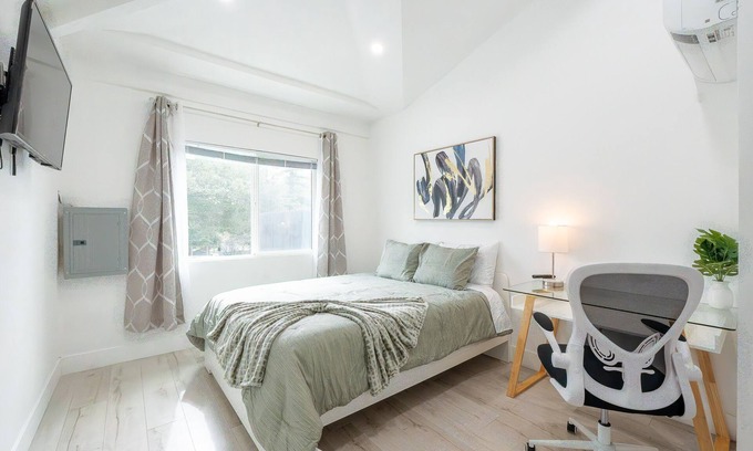 Fairview Apartamento | Charming studio with WiFi and AC In Hayward