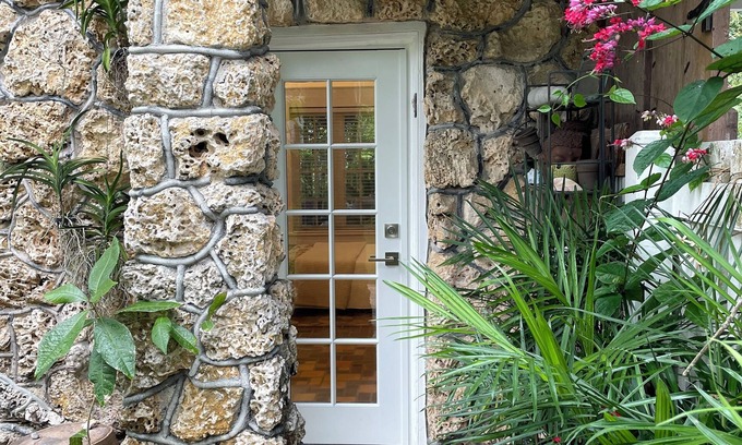 Southwest Coconut Grove Apartamento | Charming studio with WiFi and AC in lovely Miami