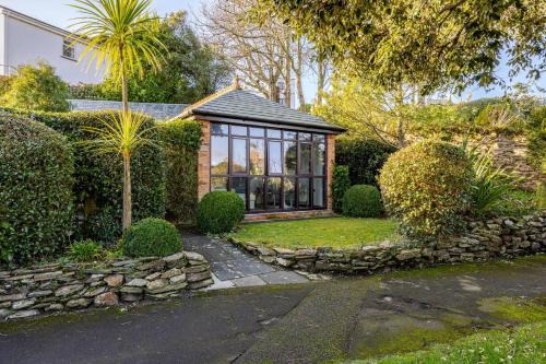 Fowey Casa | Charming Summerhouse Annexe in lush gardens in Fowey
