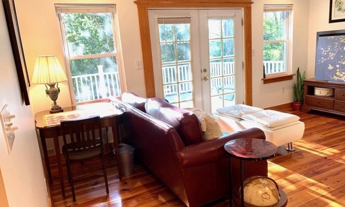 Summerville Historic District Casa | Charming Summerville Cottage