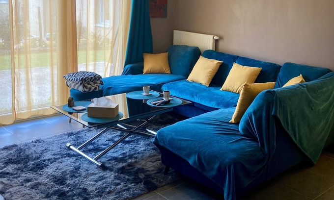 Bourg Pelousiere Apartamento | Charming T3 in a quiet area + Garden & Terrace + Parking