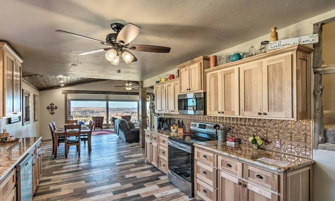 Canyon Cabaña | Charming Texas Home w/ Stunning Canyon Views!