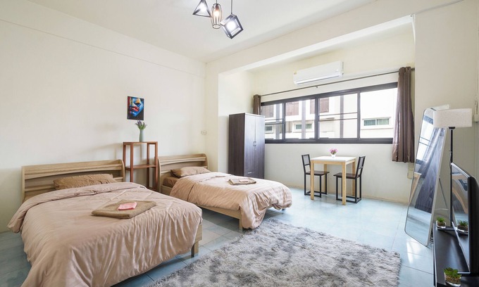 Bangkok Central Business District Casa | Charming 1-bedroom with WiFi and AC in wonderful Thonglor area