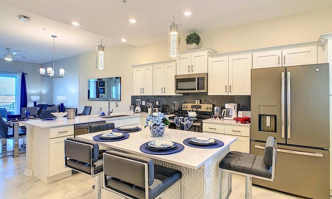 Kissimmee Condominio | Charming Themed Stay/Lakeview/2 Clubhouses Access