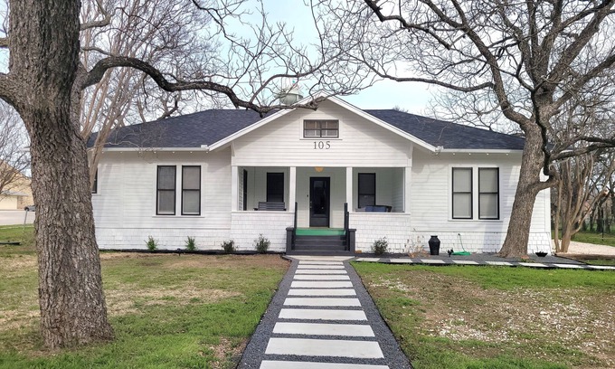 Liberty Hill Casa | Charming Three Bedroom Home In Liberty Hill