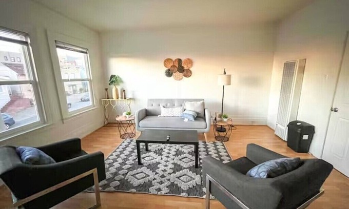 Outer Richmond Casa | Charming Top Floor Suite in Outer Richmond