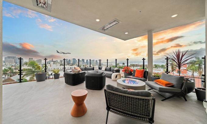 Bankers Hill Apartamento | Charming Top Floor Gem w/ City Ocean View in fabulous San Diego