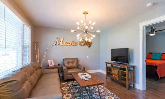 Woodbine Casa | Charming townhome less than 4 miles to Downtown! Unit A