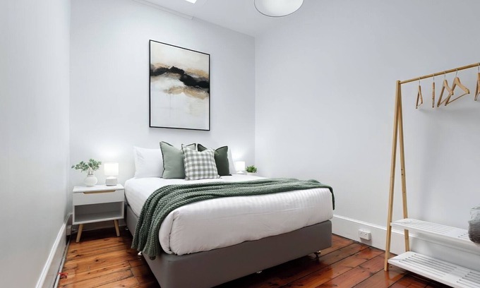 Launceston CBD Apartamento | Charming Townhouse Steps Away from Shops