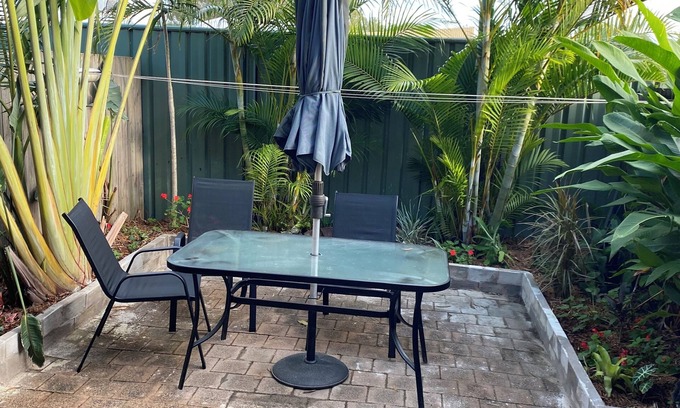 Tweed Heads Casa | Charming Townhouse. Relax in our warm, townhouse just 8 min Kirra Coolangatta.