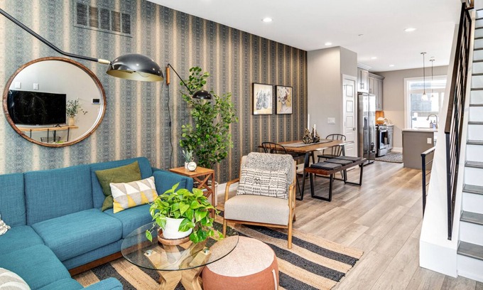 South Philadelphia Casa | Charming Townhouse w/ Roofdeck -4B/3B - Sleeps 11!