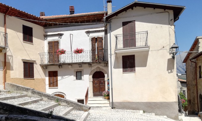 Magliano deʼ Marsi Casa | Charming traditional house overlooking the Monte Velino