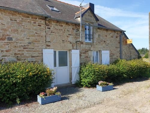 Plemet Casa | Charming traditional 2-Bed Cottage near Plemet