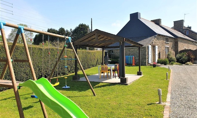 Plemet Cabaña | Charming traditional 2-Bed Cottage near Plemet