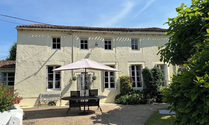Bressuire Otro | Charming ,Traditional Country Farmhouse with swimming pool, 26 miles Puy Du Fou