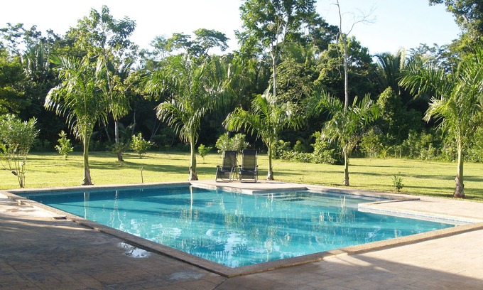 Armenia Casa | Escapada tropical con encanto con piscina, capacidad para 4