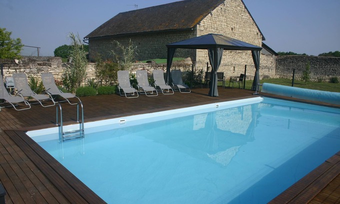 Princay Casa | Encantadora casa de campo de dos dormitorios con piscina de 10m x 5m cerca de Richelieu