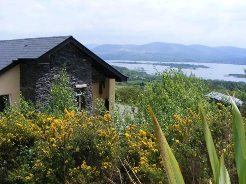 Templenoe Casa | Charming Two Bedroom Cottage with Magnificent Sea Views. 10 minutes from Kenmare