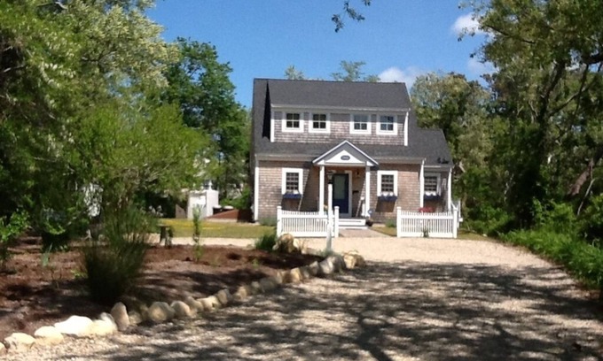 Brewster Cabaña | Charming two-storey shingled Cape Cod cottage, off Cape Cod Bay. With priv pond.