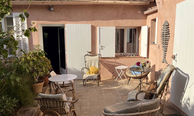 Porquerolles Casa | En el pueblo, 95 m2, aire acondicionado reversible, 8 personas, terrazas, barbacoa en el jardín