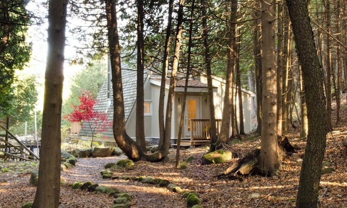 Grey Highlands Cabina | Charming updated A-frame home nestled in the woods adjacent to Kimberley Creek.