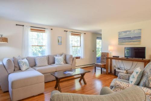South Chatham Casa | Charming Updated Home in Chatham