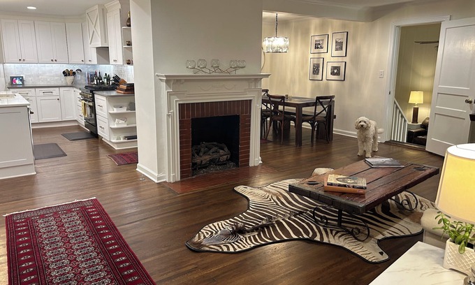 Crieve Hall Casa | Charming updated Mid-century beauty 15 min. between both Nashville & Brentwood