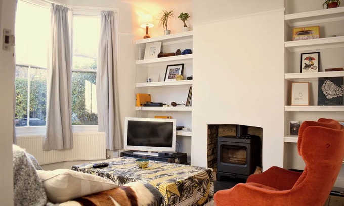 Leyton Casa | Charming Urban 2BD Flat with Garden, East London