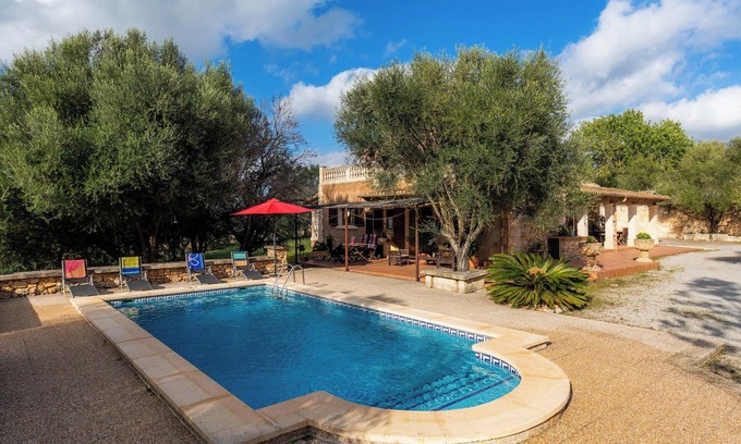 Ariany Casa | Encantadora casa de vacaciones "Cocotte" con vistas a la montaña, piscina, Wi-Fi, balcón y jardín