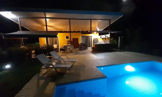 Ciudad Cortes Cabaña | Charming, very private 2-bedroom casita in Ojochal with WiFi and solar.