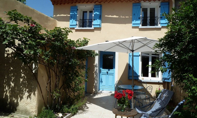 Pernes-les-Fontaines Cabaña | Hermosa casa de pueblo renovada con gusto en pleno Vaucluse