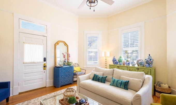 La Grange Casa | Charming Victorian Bike to Shops, Mins to Antiques & Wedding Venues