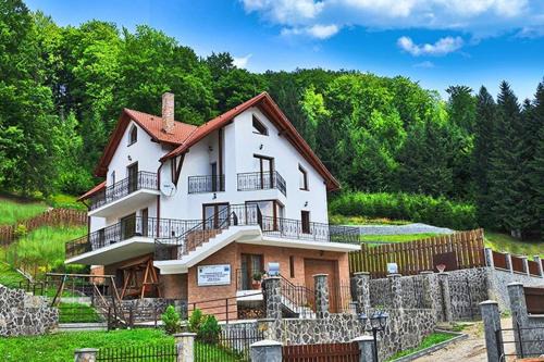 Predeal Villa | Charming Villa in a Private Mountain Resort