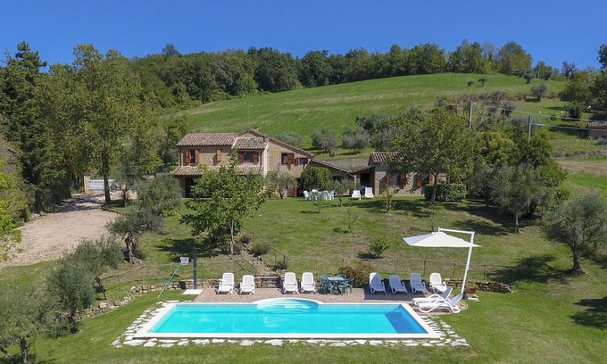 Gualdo Casa | Chalet con Encanto en Marche, piscina privada y un fantástico paisaje
