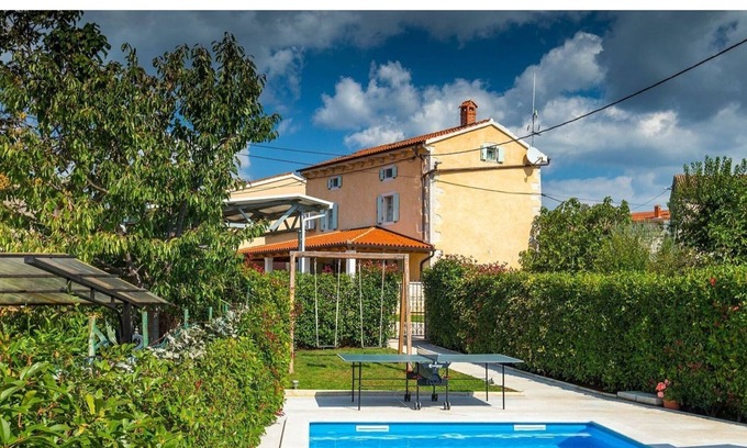 Bubani Cabina | Encantadora villa con piscina y jardín privado, a sólo 10 minutos en coche del mar