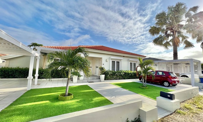 Gold Coast Villa | Alquiler vacacional Casa + Estudio Esmeralda en Noord, by Aruba Sunny Rentals