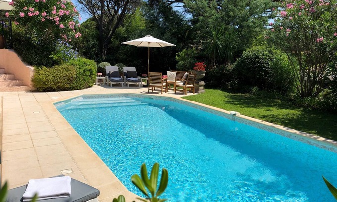 Valescure Villa | Encantadora villa con piscina y tres dormitorios en el campo de golf cerca de la playa