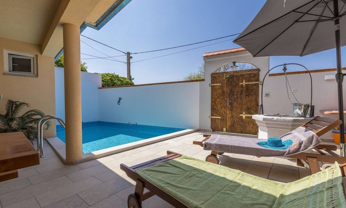 Tribalj Casa | Encantadora villa con piscina privada climatizada, barbacoa, parque infantil, lavadora
