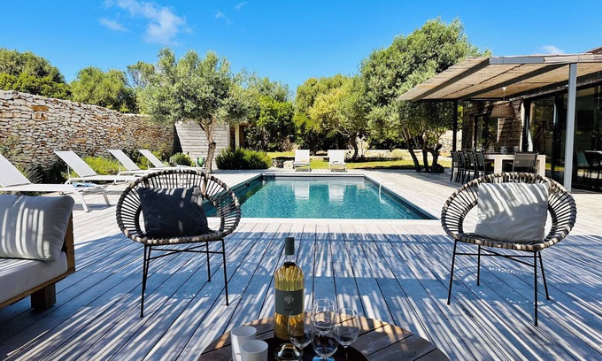 Bonifacio Villa | Nueva ciudad encantadora con piscina en los maquis de Bonifacia