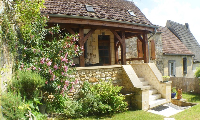 Saint-Cyprien Casa | CASA DE PUEBLO ENCANTADORA Y JARDÍN CERRADO EN PUEBLO MEDIEVAL TODAS LAS TIENDAS