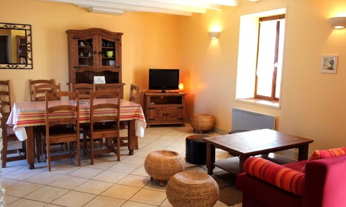 Saint-Sauvier Cabaña | Casa rural con jardín, 2 hab, cerca de Capilla St Rémy, ideal para familias, cerca de Montluçon