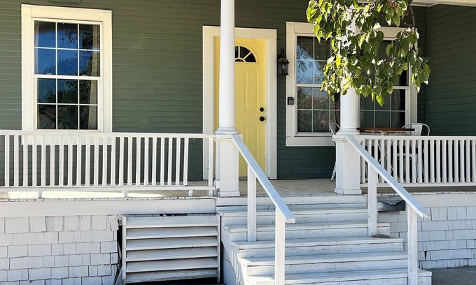 Porterville Apartamento | Charming Vintage 1-bedroom apartment with WiFi, AC in lovely Porterville