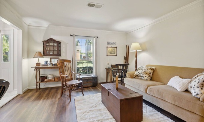 River Plantation Casa | Charming Vintage 3 Bedroom Townhome Bellevue Nashville 30+ Day