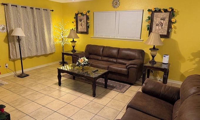 Brownsville Casa | Charming Vintage and Cozy Getaway – 3BR/2BA