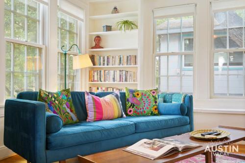 Barton Heights Casa | Charming Vintage House in Zilker with Hot Tub and Parking