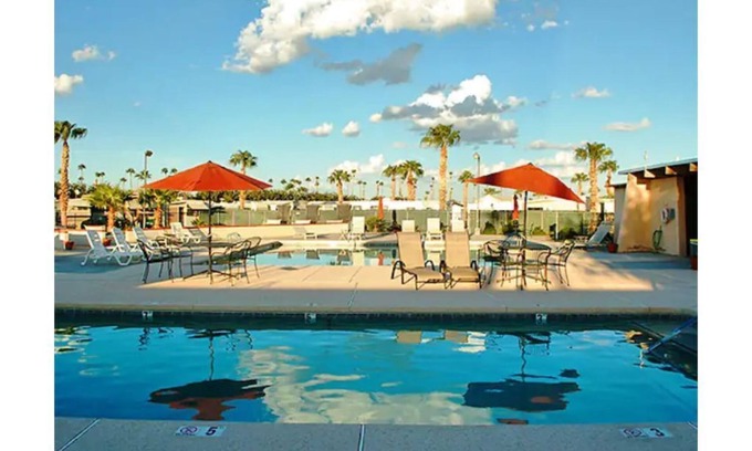 Yuma Casa | Charming Vintage Park Model - steps to pool, 55+