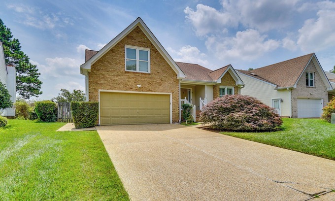 Northwest Casa | Charming Virginia Beach Home w/ Lake Views!