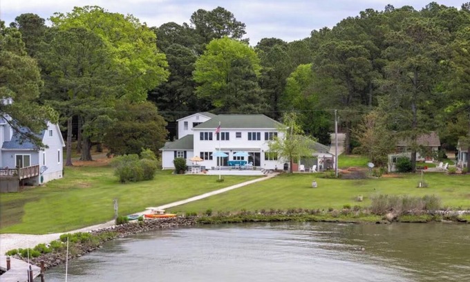 Cambridge Casa | Charming, waterfront 3-bedroom house in lovely Cambridge with AC, WiFi