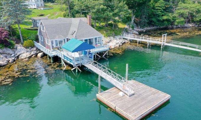 Southport Cabaña | Charming Waterfront Cottage with Private Dock