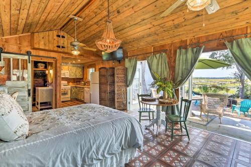 Midway Chalet De Esquí | Charming Waterfront Cottage Near Savannah